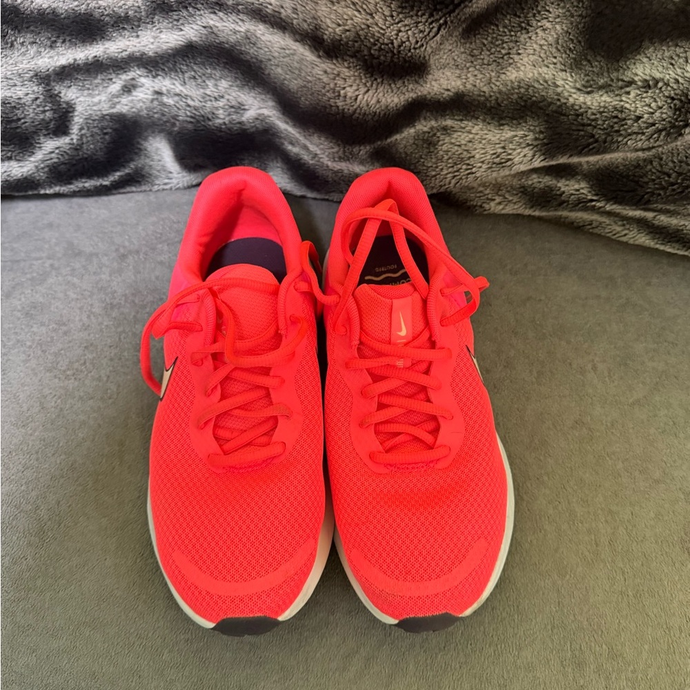 Nike Women's Bright Pink Athletic Shoes